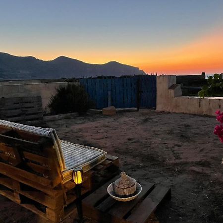 La Finestra A Tramontana Apartment Фавиняна Екстериор снимка